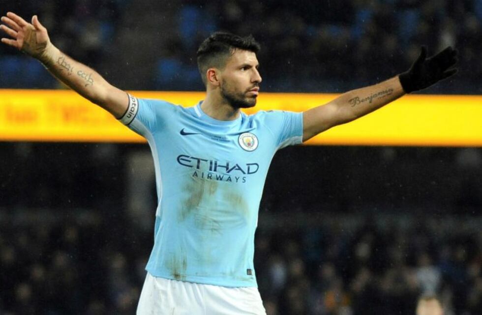 El Kun Agüero llegó a Barcelona para la revisión médica y firmar su contrato