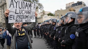 Protesta contra el veto de Milei. (AP Foto/Rodrigo Abd)