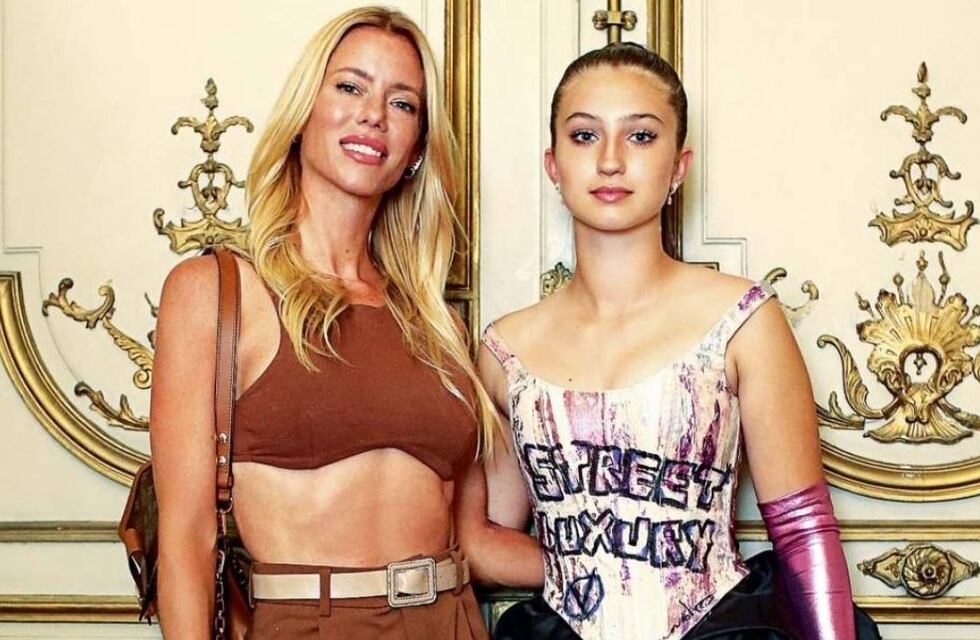 En celeste y estampado con flores: el look princesa de Indiana Cubero en sus 15