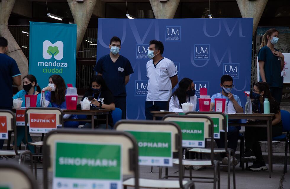 Instalaron un móvil vacunatorio en la Universidad de Mendoza
