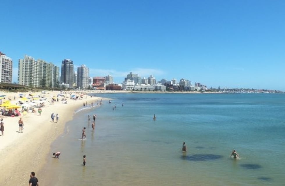 Seis argentinos fueron arrastrados por la marea en Punta del Este