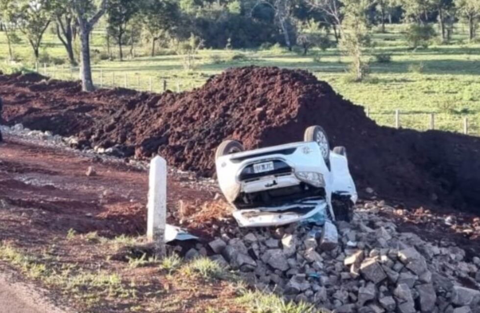 Accidente de tránsito en Fachinal: terminó con su vehículo en posición invertida