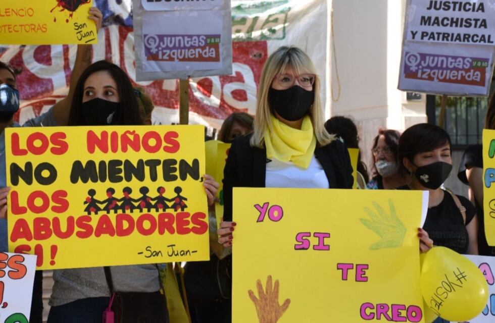 Protestaron frente a Tribunales para exigir celeridad en las causas de abuso sexual