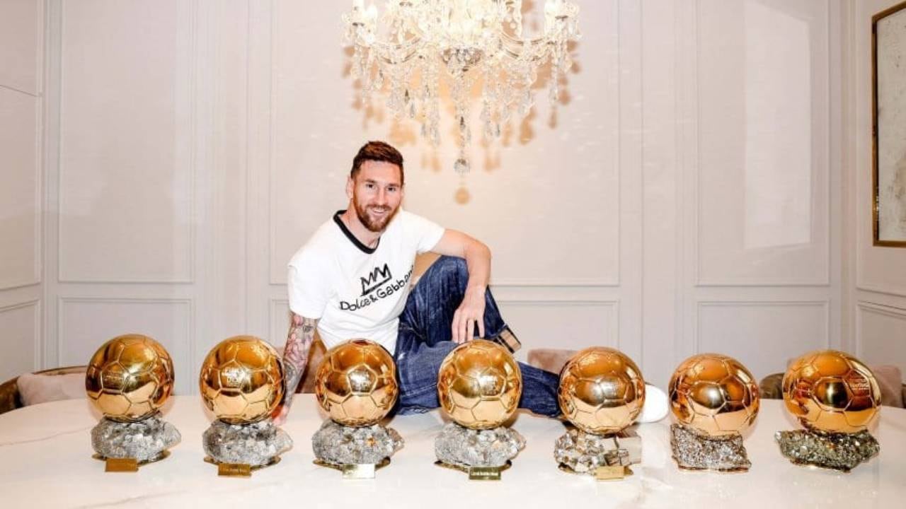 Lionel Messi con los siete Balones de Oro