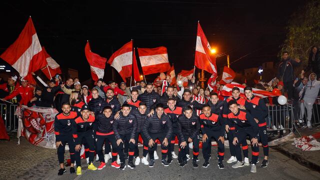Por la Gloria. Los hinchas y su aliento al plantel de Instituto que enfrentará a Belgrano (Prensa IACC).