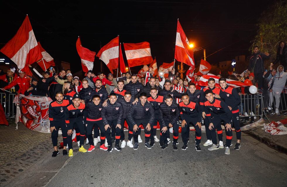 Banderazo en Instituto en la previa del clásico cordobés