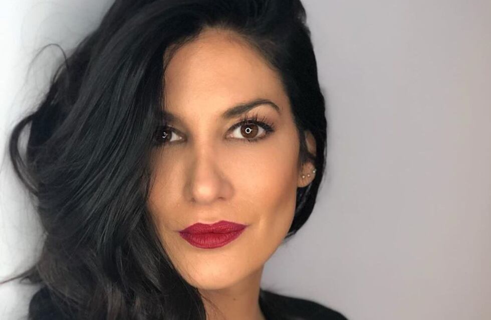 Silvina Escudero encandiló Instagram con un vestido strapless negro y bucaneras rojas
