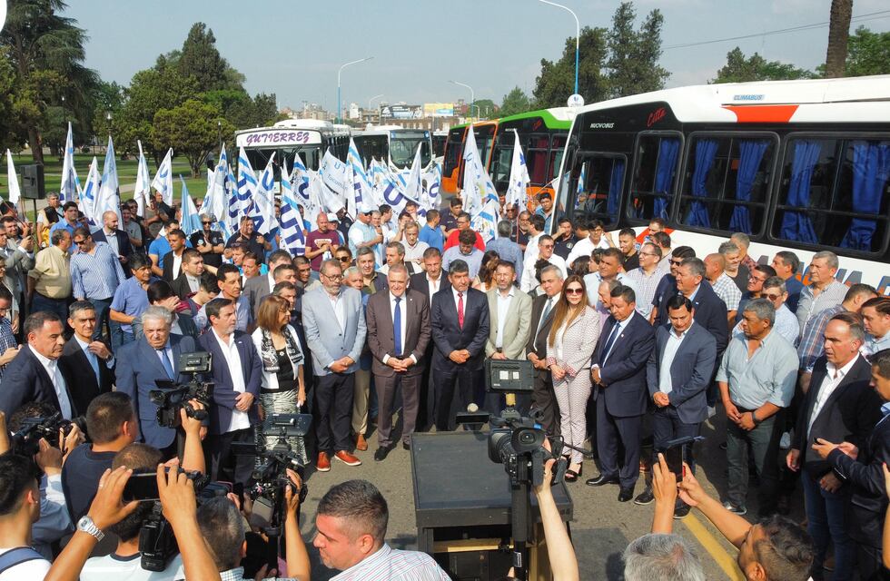 Jaldo inauguró el nuevo puente sobre el Río Santa María