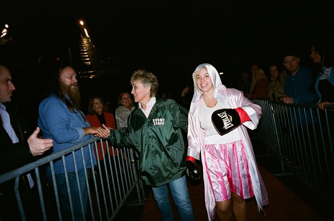 Sydney Sweeney junto a Christy Martin.