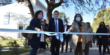 Zamora y Vizzotti inauguraron el Centro Provincial de Almacenamiento de Vacunas.