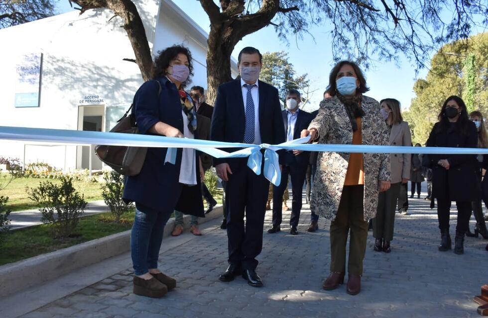 El gobernador Zamora y la ministra de Salud de la Nación, Carla Vizzotti inauguraron el Centro Provincial de almacenamiento de Vacunas