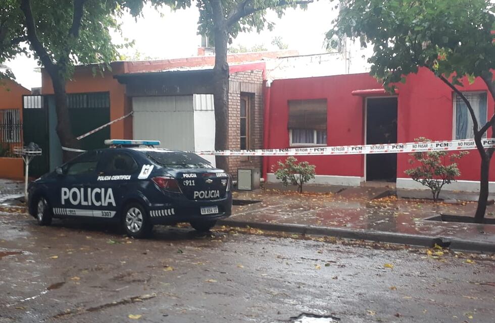 Estaba en la casa de su novia en Alvear, el ex de la joven los sorprendió y lo asesinó de una puñalada