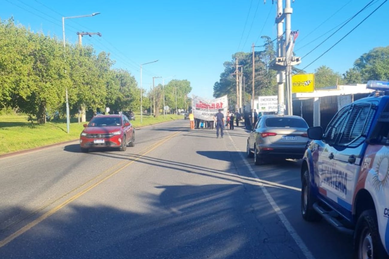Alertan por despidos en una fábrica de neumáticos de Córdoba (Policía).