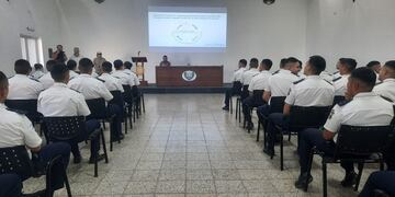 La Dirección de Salud Ambiental de la provincia dictó una capacitación para cadetes sobre prevención y control del virus