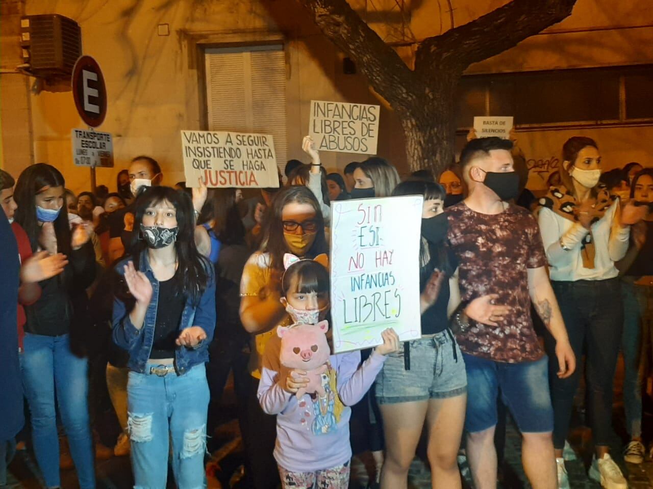 Nueva marcha en Rafaela pidiendo Justicia por el abuso sexual en el Colegio San José