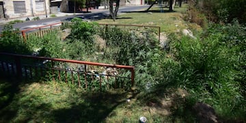 Hallaron más restos humanos en una bolsa de consorcio, en calle Andalucía de barrio General Urquiza. (Pedro Castillo / La Voz)