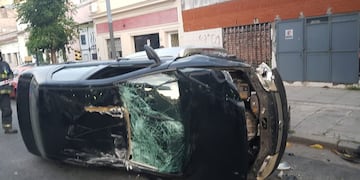 Chocó tres autos, volcó y mordió a policías (Fotos: GCBA)