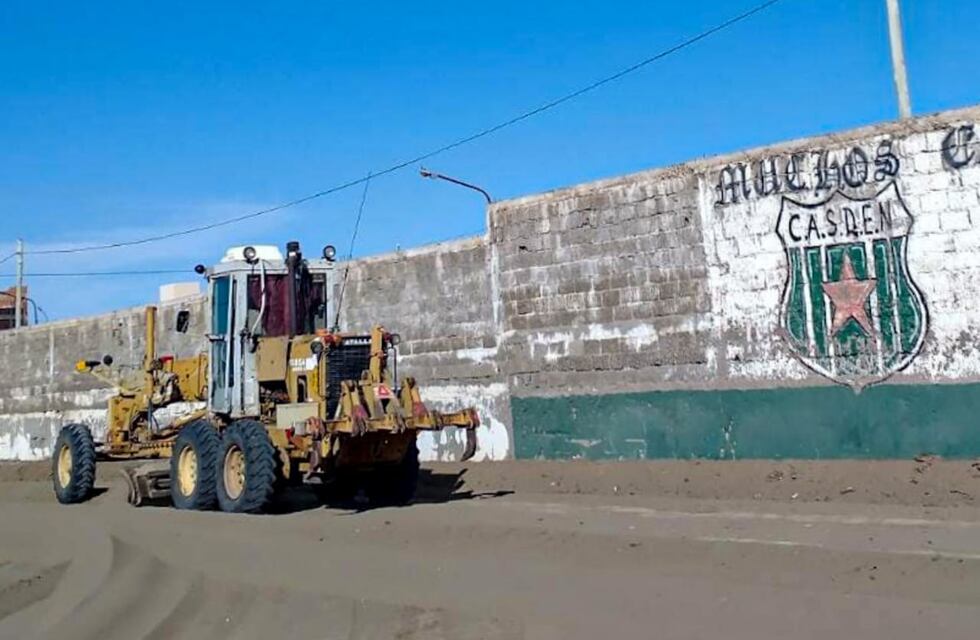 Mejoran las canchas de clubes de Caleta Olivia