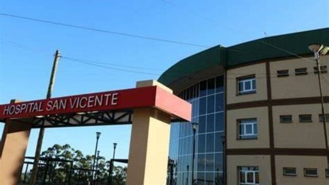 Una joven de 17 años perdió la vida tras caer de un automóvil en movimiento en San Vicente.