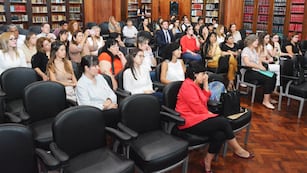 Personal del Poder Judicial, profesionales y miembros de la Corte provincial asistieron a la presentación con motivo del Día Mundial de la Lucha Contra el Cáncer de Mama.