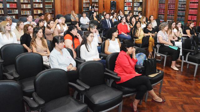 Personal del Poder Judicial, profesionales y miembros de la Corte provincial asistieron a la presentación con motivo del Día Mundial de la Lucha Contra el Cáncer de Mama.