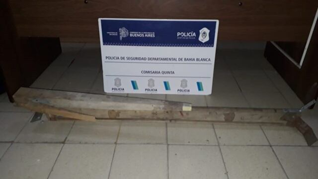 Una mujer quedó detenida por intentar agredir a su hermana con un palo