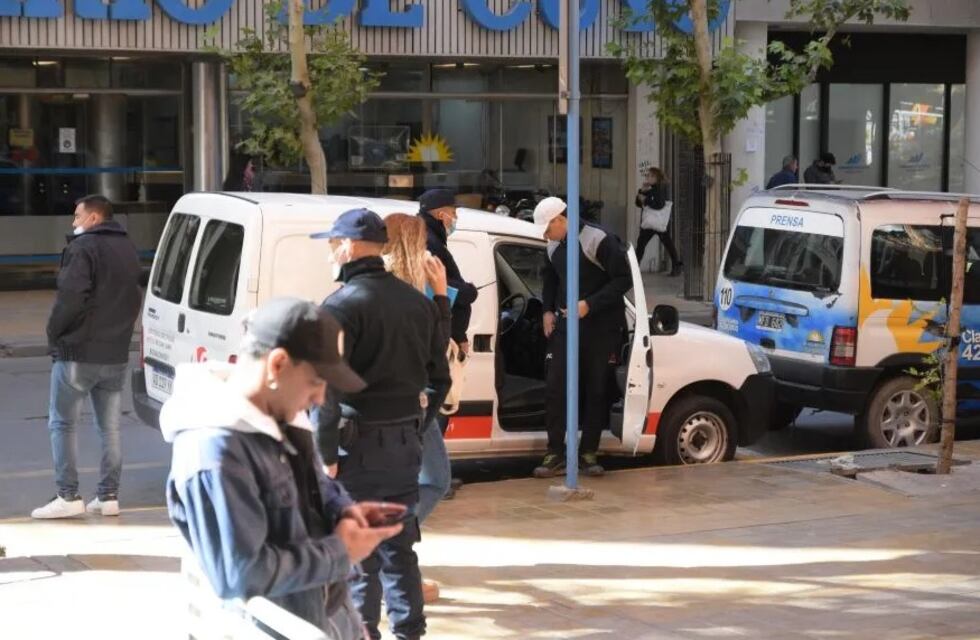 Es repartidor, dejó su auto abierto y delincuentes le robaron toda la recaudación