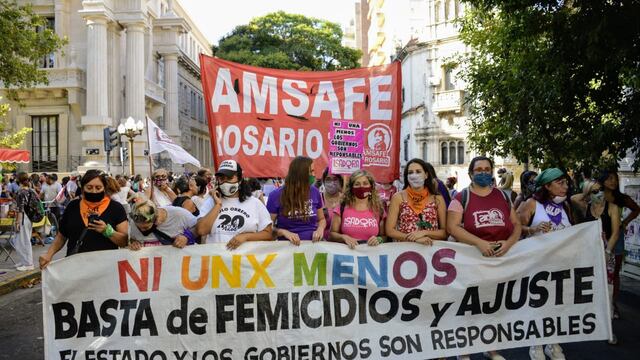 Organizaciones sociales, políticas y sindicales encabezaron la procesión desde la Plaza San Martín. (@teleferosario)