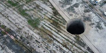 Preocupación en Chile por la aparición de un agujero gigante en Atacama. (Agencia Uno)