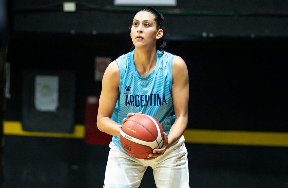 Gisel Botta de Río Primero integra la Selección Argentina de Basquet Mayor que debutó ganando