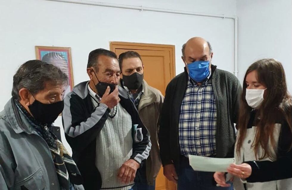 Entregaron casi dos millones de pesos a consorcios barriales y sociedades de fomento