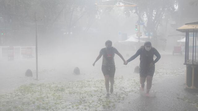 Fuerte tormenta de lluvia y granizo