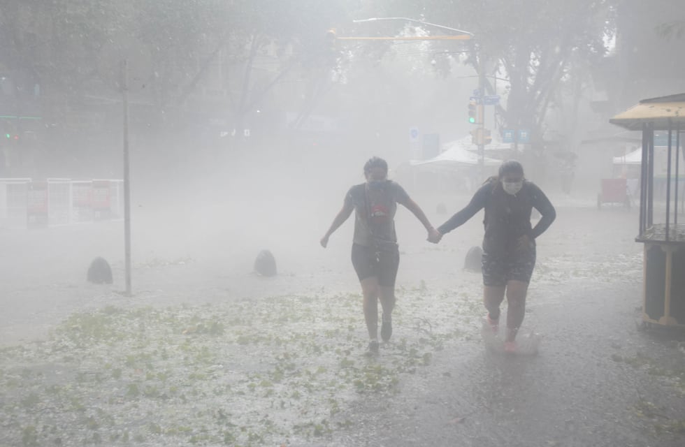 Más de 1000 familias afectadas por las tormentas en Mendoza ¿hasta cuándo rige el alerta?