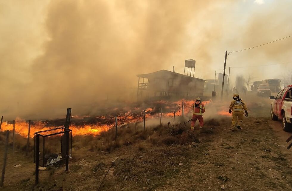 Contuvieron el fuego en Yacanto: hubo viviendas afectadas y evacuados