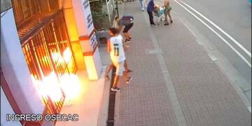 Prendieron fuego el edificio de Empleados de Comercio en Rosario.