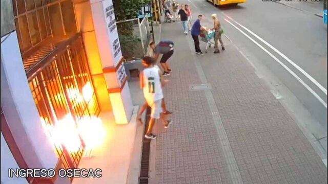 Prendieron fuego el edificio de Empleados de Comercio en Rosario.