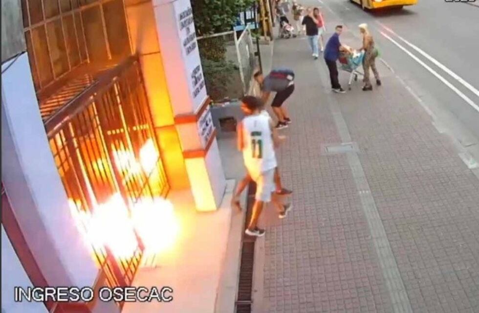 Ataques contra sedes gremiales en Rosario: así prendieron fuego el edificio de Empleados de Comercio