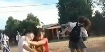 Gresca callejera entre estudiantes en Candelaria quedó registrada en video.