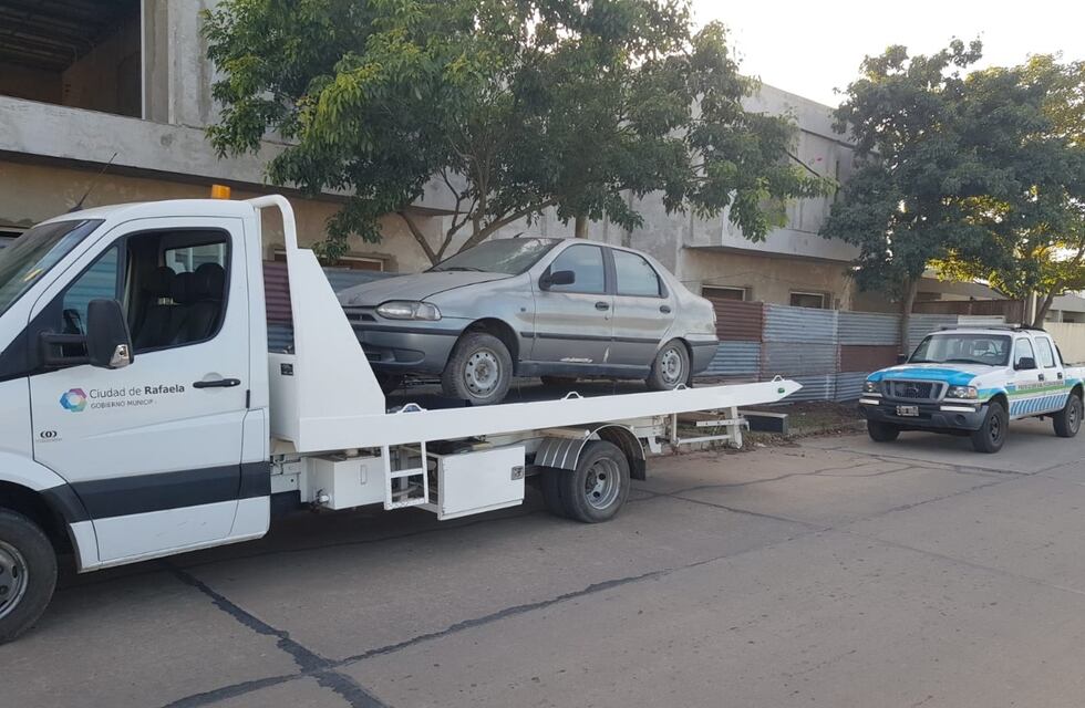 Se llevaron un auto abandonado en Constitución y Actis