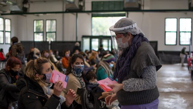 Comenzaron a vacunar a embarazadas en Santa Fe