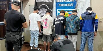 Detienen a cinco jóvenes en Wanda: uno llevaba un arma cargada.