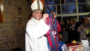 Bergoglio, socio de San Lorenzo. (Foto: DyN)