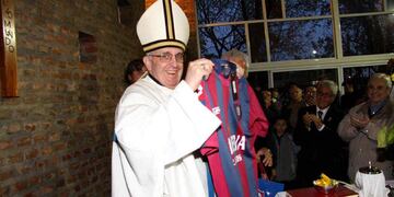 Bergoglio, socio de San Lorenzo. (Foto: DyN)