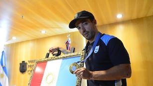 José Augusto Torres Gil regresó a Córdoba, pero vuelve a París para portar la bandera.