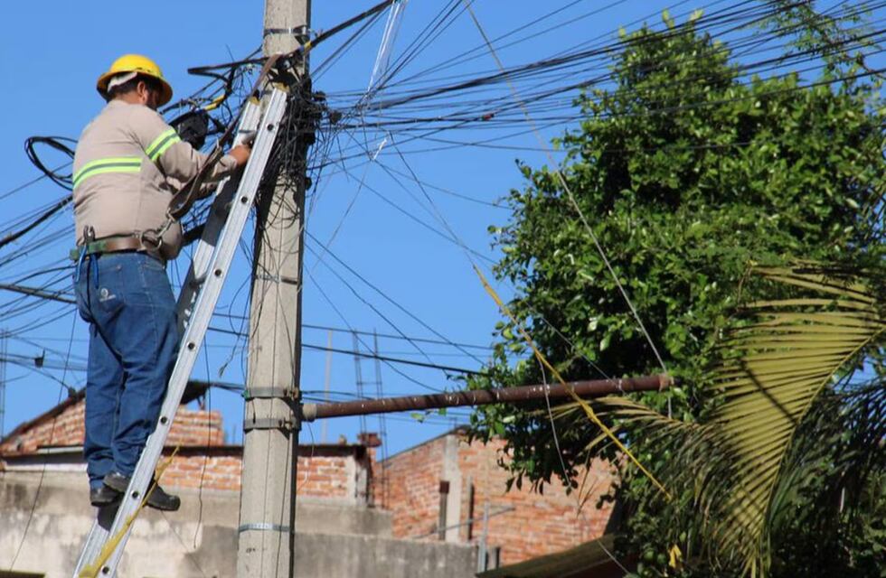 Cámaras de electricidad advirtieron a Caputo que sin fondos del Estado “el suministro puede colapsar”