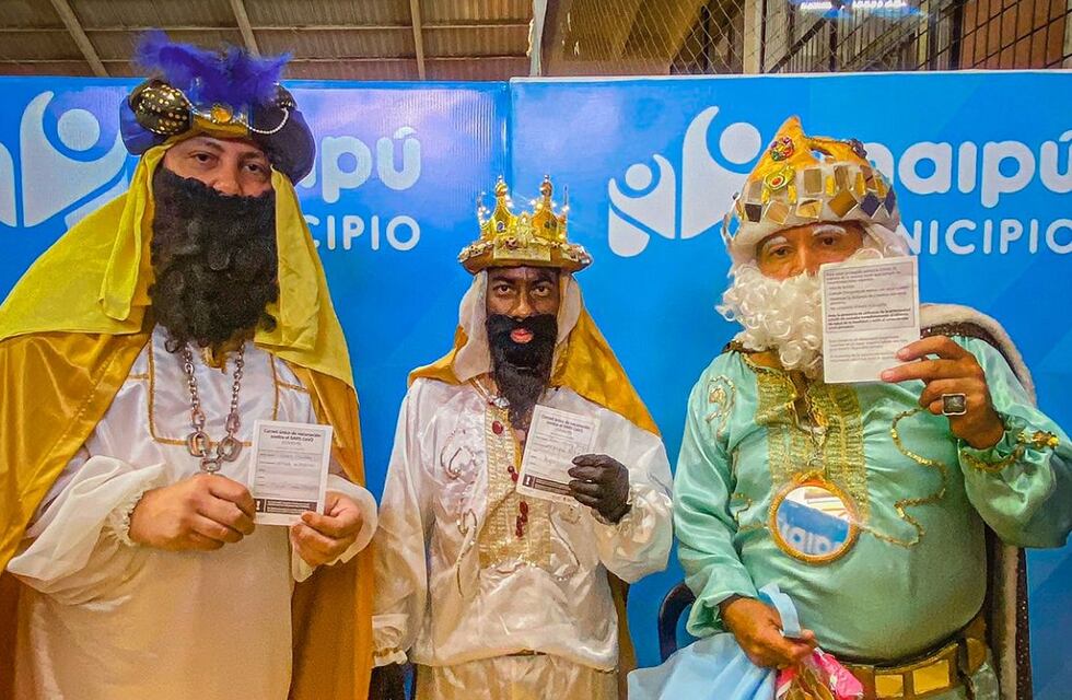 Los Reyes Magos no perdieron la oportunidad y se vacunaron en Maipú
