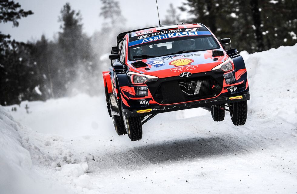Rally Mundial: Tanak ganó en el Ártico y Rovanpera es nuevo puntero