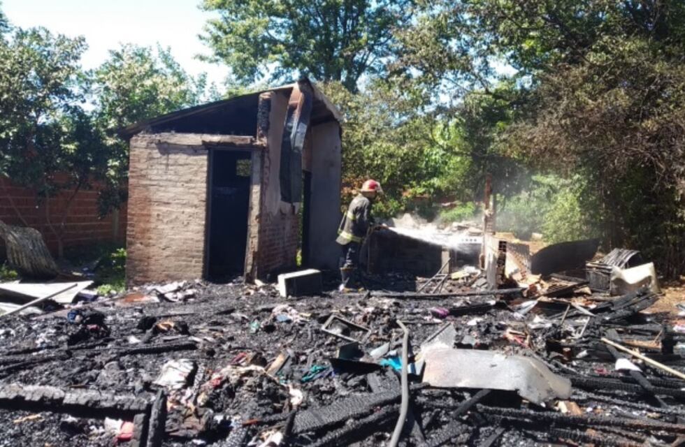 Posadas: incendio destruyó por completo una vivienda en el barrio Santa Rita