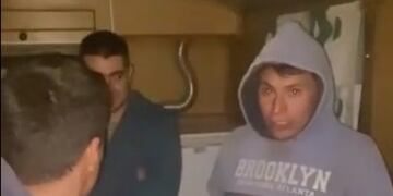 Filmaron extraños movimientos en la casilla donde paraban.