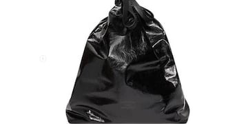 El bolso con forma de bolsa de basura de Balenciaga.